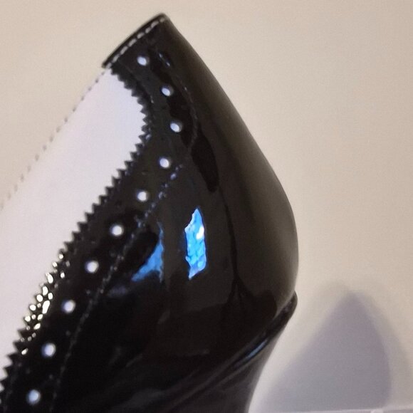 Ralph Lauren Pumps, Size 9B, White/Black Patent, All Leather - Picture 8 of 13